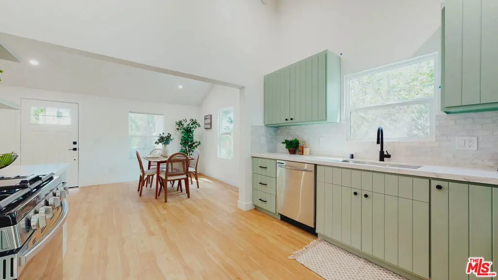 2214 Oak Glen Place, Los Angeles, California 90039 home-pic-9